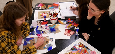 Журналисты МАУ из «Арктического Медиаклуба» посетили мероприятие «Игра с материалом»!