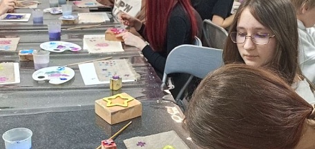 22 января в Мурманском областном художественном музее для учащихся школы №45 состоялась творческая встреча «Живопись в русской сказке. В.М. Васнецов»