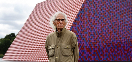 «Христо, Жанна-Клод и Дэмиен Хёрст: ткань эфемерного и "memento mori"»