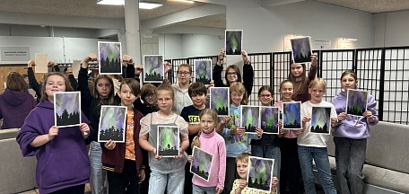 24 июля в главном здании Мурманского областного художественного музея состоялся мастер-класс «Как приручить акварель. Прием "Мокрым по мокрому" 