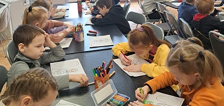 Воспитанники оздоровительного лагеря кадетской школы посетили мероприятие «Сокровища музея. Красавица матрешка»