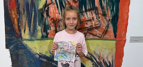 Воспитанники лагеря танцевальной школы «DanceLab» на выставке «Всякое искусство – это отражение жизни» 