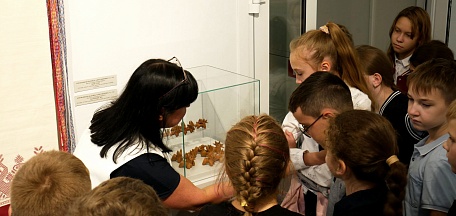 Экскурсия-квест по 50 выставке любительского изобразительного и декоративно-прикладного искусства Мурманской области