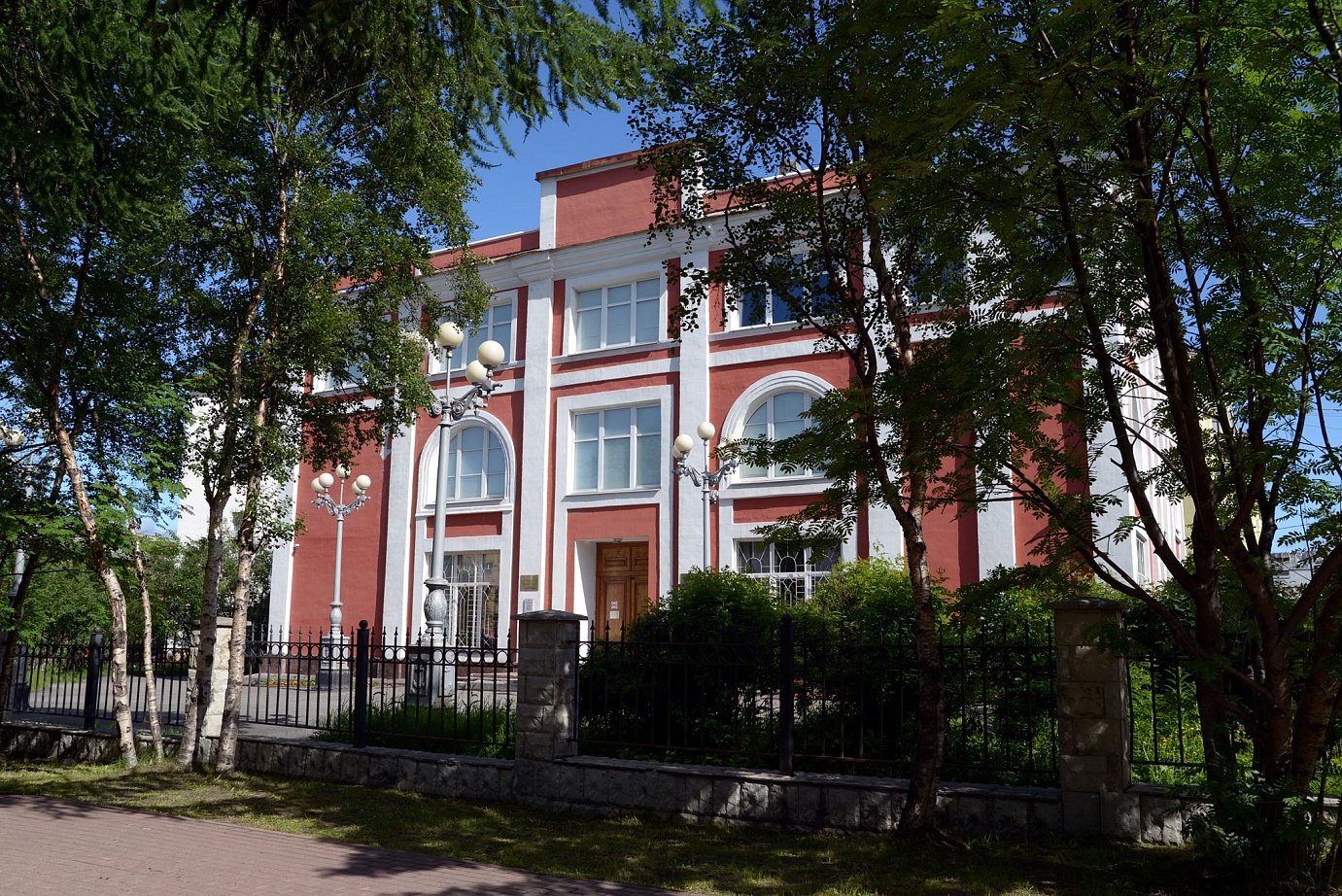 Главное здание