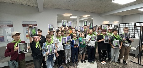 6 августа в главном здании Мурманского областного художественного музея состоялся мастер-класс «Как приручить акварель. Прием "Мокрым по мокрому" для воспитанников детского оздоровительного лагеря, организованного на базе школы №27