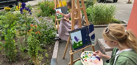 16 августа в рамках акции «На Севере- лето» в главном здании Мурманского областного художественного музея состоялся пленэр «Природа – лучший художник».