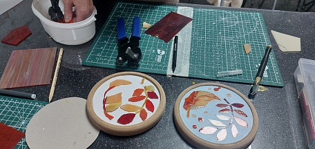 В главном здании художественного музея состоялось творческое мероприятие по созданию мозаики из витражного стекла!