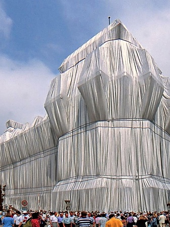 «Христо, Жанна-Клод и Дэмиен Хёрст: ткань эфемерного и «memento mori»». Встреча участников молодежного дискуссионного клуба «Арт-проектор»