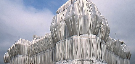 «Христо, Жанна-Клод и Дэмиен Хёрст: ткань эфемерного и «memento mori»». Встреча участников молодежного дискуссионного клуба «Арт-проектор»