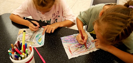 Воспитанники лагеря танцевальной школы «DanceLab» на выставке «Всякое искусство – это отражение жизни» 