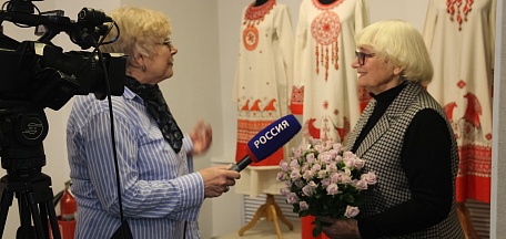 В Мурманском областном художественном музее открылась выставка Раисы Чебатуриной «Театр. Время. Жизнь»