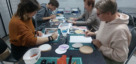 В главном здании художественного музея состоялось творческое мероприятие по созданию мозаики из витражного стекла!