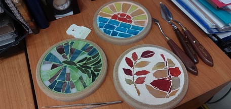 В главном здании художественного музея состоялось творческое мероприятие по созданию мозаики из витражного стекла!