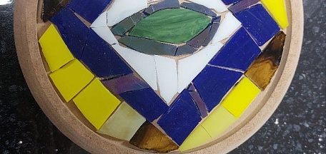 В главном здании художественного музея состоялось творческое мероприятие по созданию мозаики из витражного стекла!