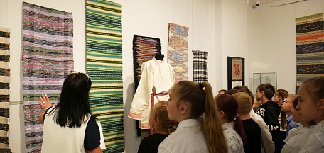 Экскурсия-квест по 50 выставке любительского изобразительного и декоративно-прикладного искусства Мурманской области