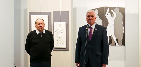  Открылась выставка «Люди Севера. Герои Севера». Скульптура и макеты памятников Александра Арсентьева
