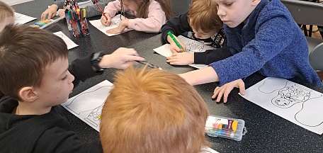 Воспитанники оздоровительного лагеря кадетской школы посетили мероприятие «Сокровища музея. Красавица матрешка»