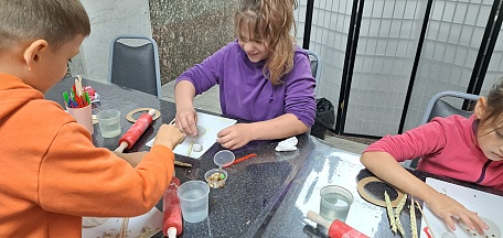 29 августа в главном здании Мурманского областного художественного музея состоялся мастер-класс «Полимерная глина: с чего начать»