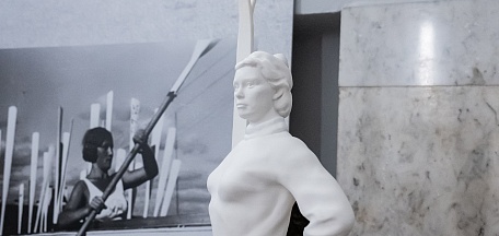 Кураторский обзор выставки "Скульптурные истории. Искусство и технологии"