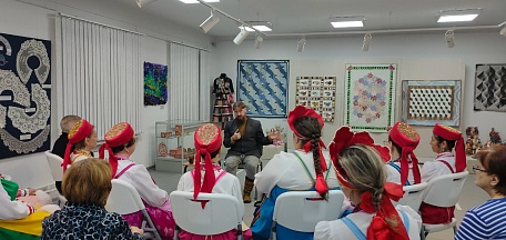В отделе народного искусства и ремесел прошла творческая встреча с русским этническим певцом, исполнителем, фольклористом и сказителем Александром Александровичем Маточкиным