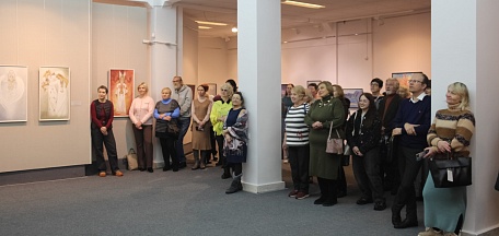 В Мурманском областном художественном музее открылась выставка Раисы Чебатуриной «Театр. Время. Жизнь»