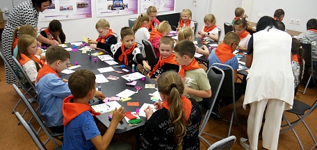 7 августа в отделе музея «Культурно-выставочный центр Русского музея» состоялось мероприятие для ребят из оздоровительного лагеря СОШ №27, посвященное Дню рождения русской тельняшки