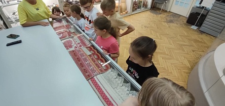 14 августа в главном здании Мурманского областного художественного музея состоялось тематическое мероприятие «Сокровища музея. Красавица матрешка»