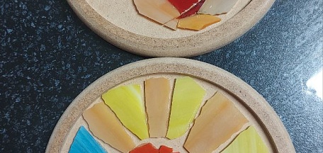 В главном здании художественного музея состоялось творческое мероприятие по созданию мозаики из витражного стекла!