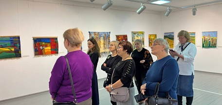 Волшебство гобеленов: незабываемая экскурсия для старшего поколения!