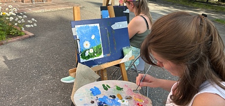 2 августа в рамках акции «На Севере- лето» в главном здании Мурманского областного художественного музея состоялся пленэр «Природа – лучший художник»